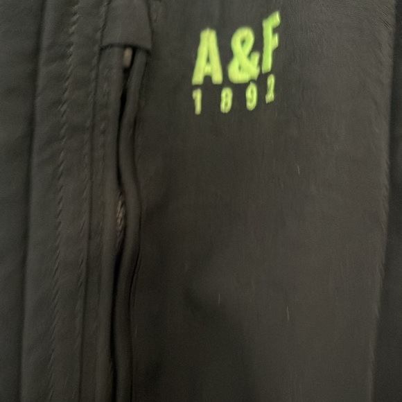 ABERCROBIE. Size L. Color navey. Inside green - Picture 12 of 13